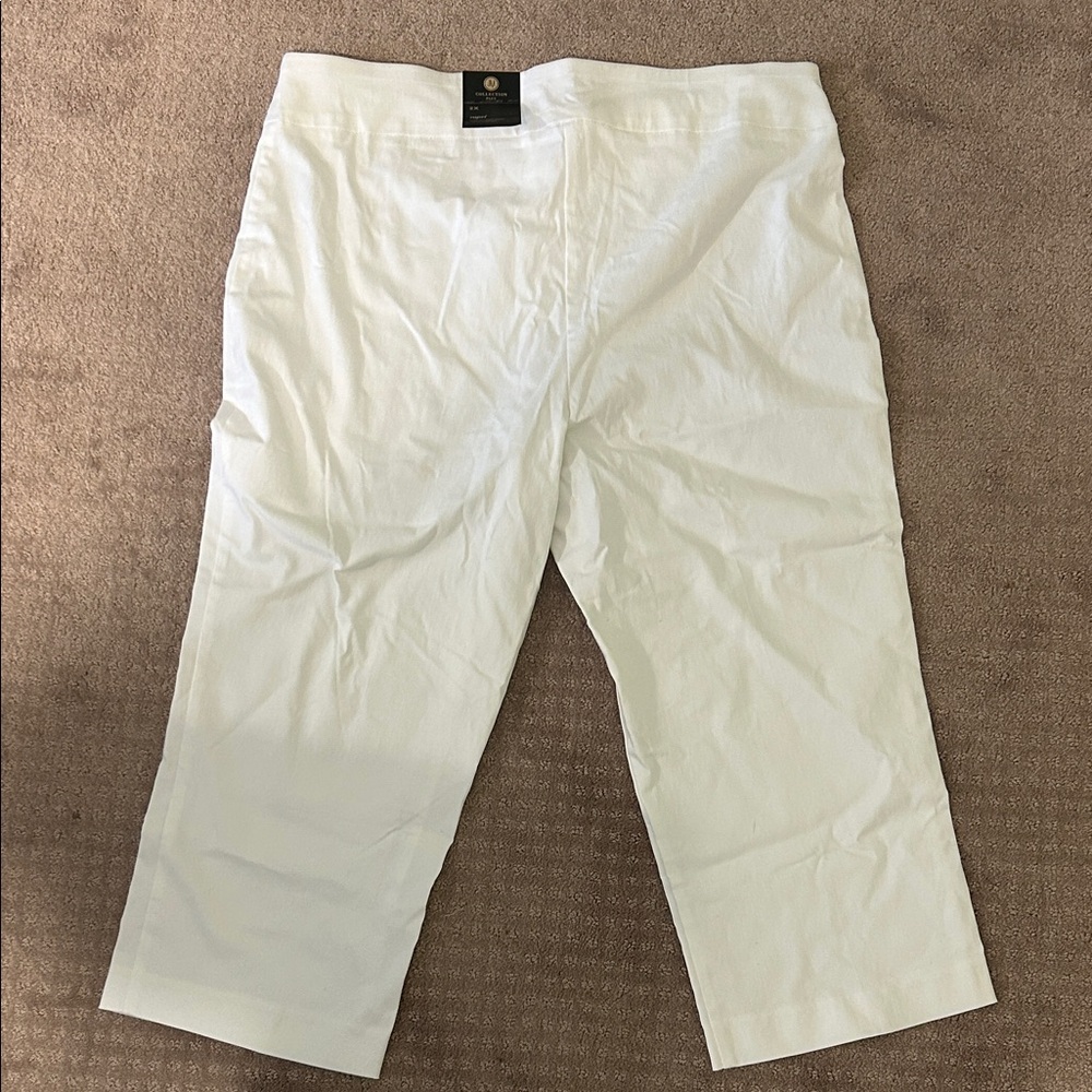JM Collection Bright White Rivet Capri - Picture 2 of 9